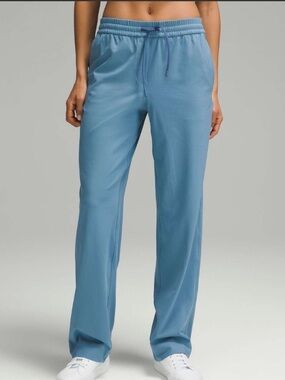 LULULEMON STRAIGHT LEG MID RISE PANT